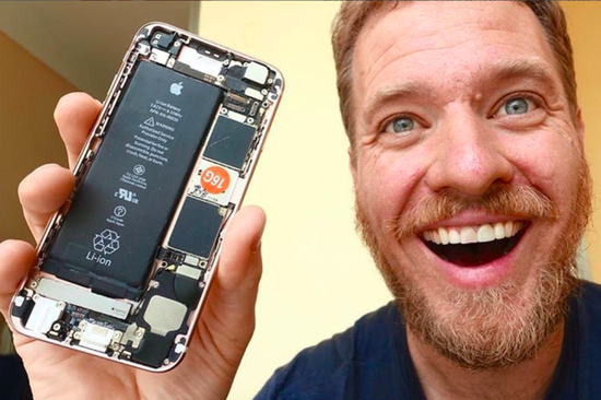 ▲ Scotty Allen 在华强北组装的 iPhone 6s。