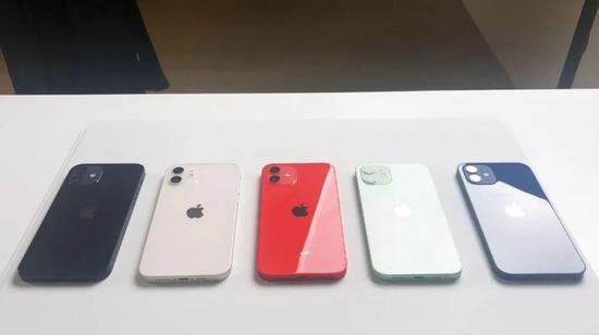 iPhone12 图片来源：每经记者 王晶 摄