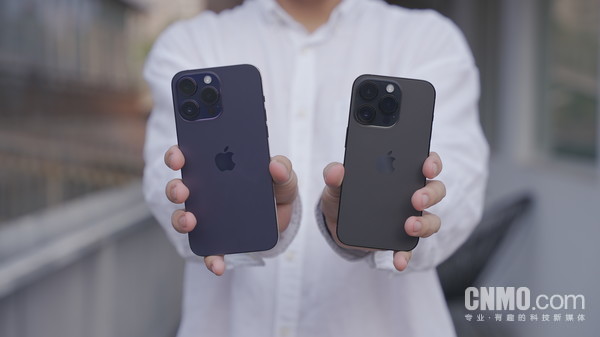 iPhone 14 Pro（右）与iPhone 14 Pro Max（左）
